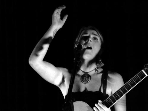 Frida Neri Cantautrice, Interprete, attrice, autrice di Spettacoli di Teatro