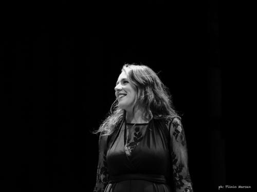Frida Neri Cantautrice, Interprete, attrice, autrice di Spettacoli di Teatro