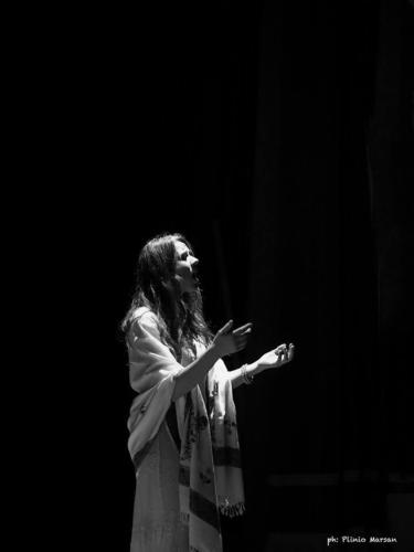 Frida Neri Cantautrice, Interprete, attrice, autrice di Spettacoli di Teatro